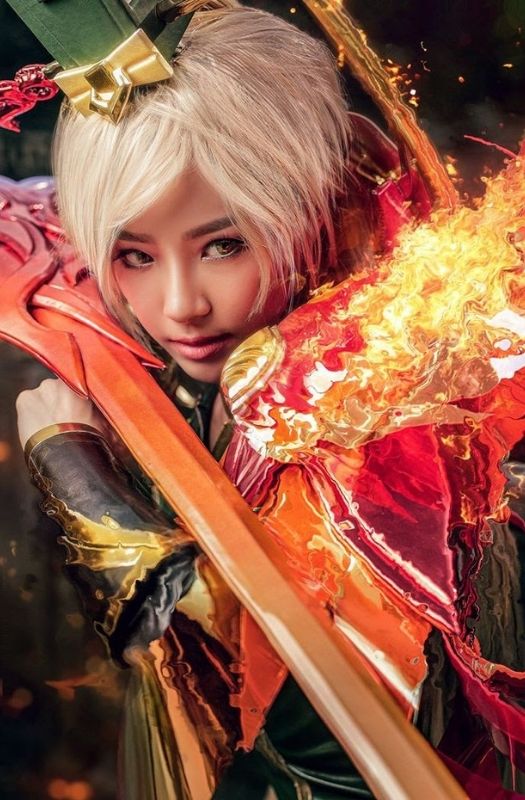 Loạt ảnh cosplay trang phục Butterfly Phượng Cửu Thiên trong Liên Quân Mobile.