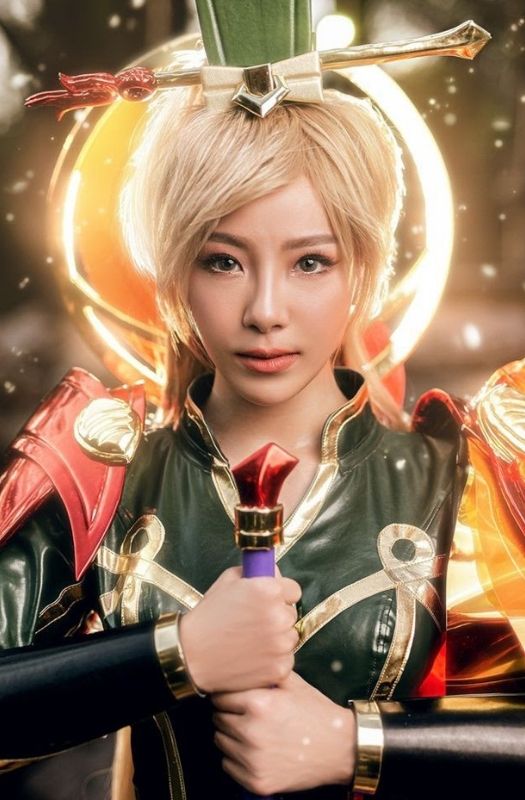 Loạt ảnh cosplay trang phục Butterfly Phượng Cửu Thiên trong Liên Quân Mobile.