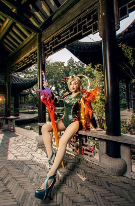 Loạt ảnh cosplay trang phục Butterfly Phượng Cửu Thiên trong Liên Quân Mobile.
