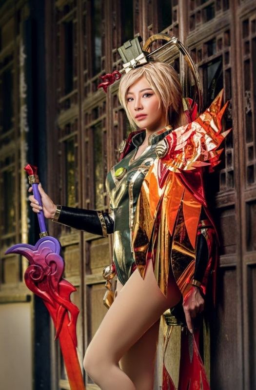 Loạt ảnh cosplay trang phục Butterfly Phượng Cửu Thiên trong Liên Quân Mobile.