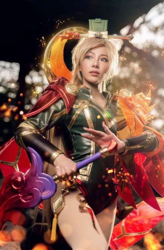Loạt ảnh cosplay trang phục Butterfly Phượng Cửu Thiên trong Liên Quân Mobile.