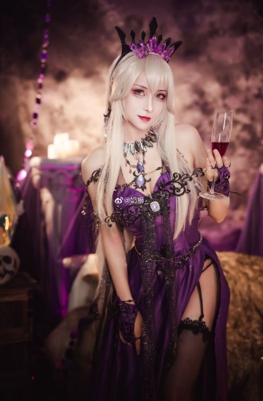 Bộ ảnh coslay nhân vật Dark Queen of the GreatBritain trong Fate/Grand Order