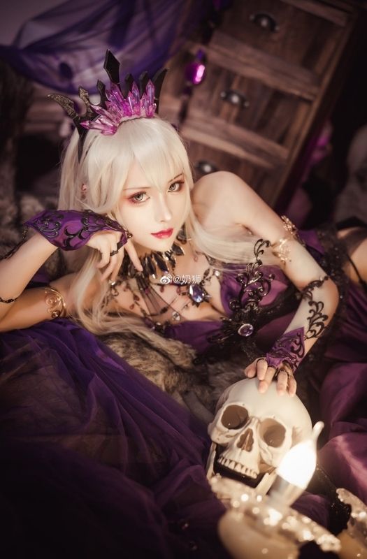 Bộ ảnh coslay nhân vật Dark Queen of the GreatBritain trong Fate/Grand Order