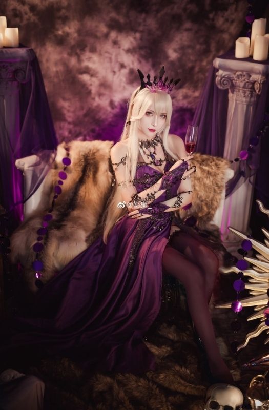 Bộ ảnh coslay nhân vật Dark Queen of the GreatBritain trong Fate/Grand Order