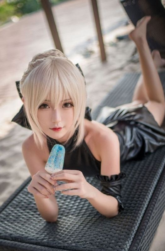 Bộ ảnh cosplay nhân vật Saber Alter vô cùng xinh đẹp và đáng yêu trong Fate/Extella