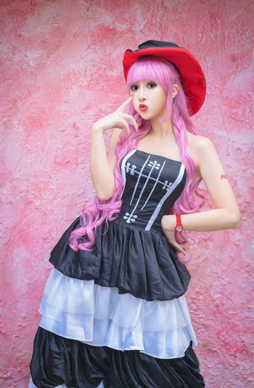 Bộ ảnh cosplay nhân vật Perona cực kỳ dễ thương trong One Piece