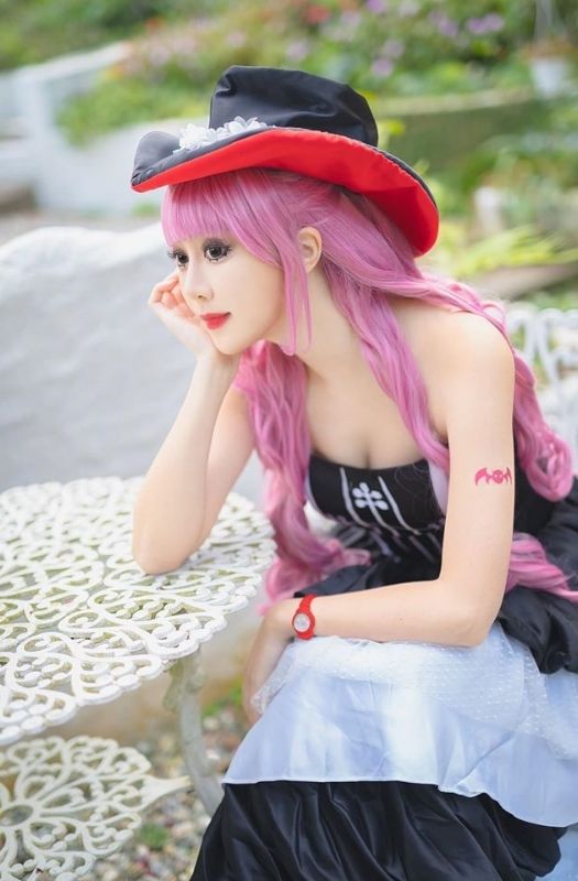 Bộ ảnh cosplay nhân vật Perona cực kỳ dễ thương trong One Piece