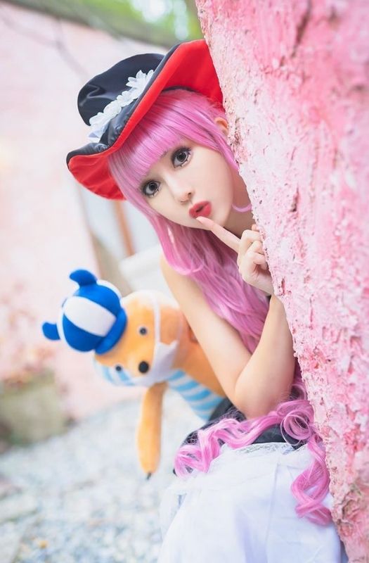 Bộ ảnh cosplay nhân vật Perona cực kỳ dễ thương trong One Piece