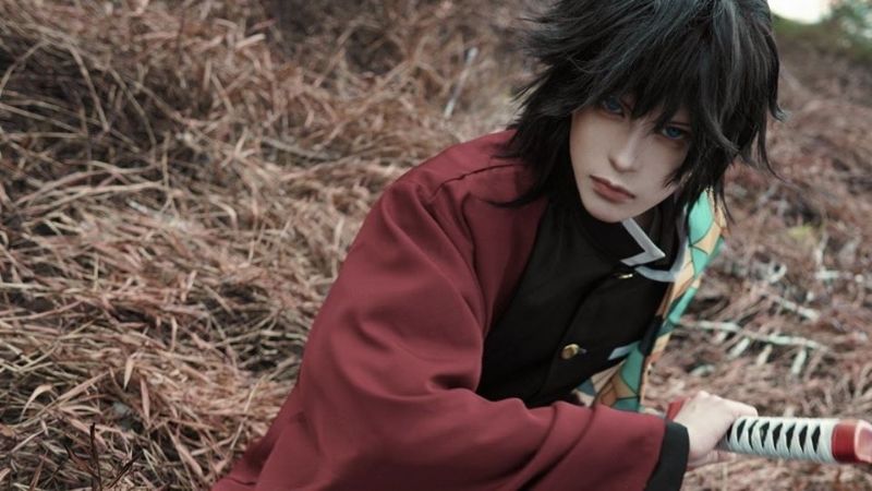 Bộ ảnh cosplay nhân vật Thủy Trụ Giyuu cực ngầu trong Kimetsu no Yaiba