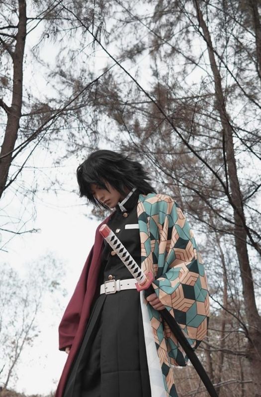 Bộ ảnh cosplay nhân vật Thủy Trụ Giyuu cực ngầu trong Kimetsu no Yaiba