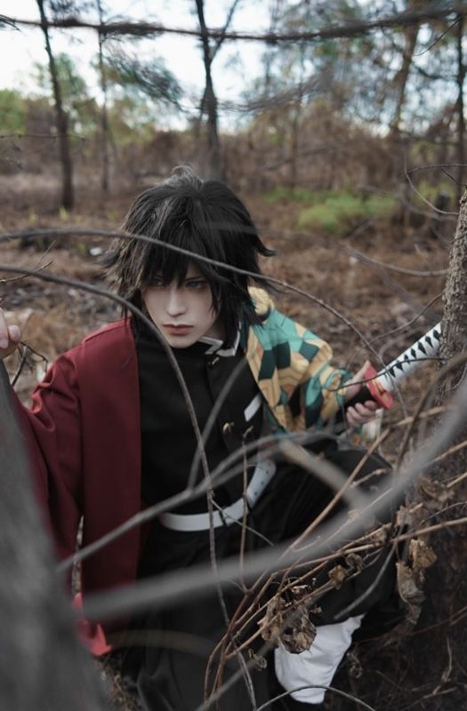 Bộ ảnh cosplay nhân vật Thủy Trụ Giyuu cực ngầu trong Kimetsu no Yaiba
