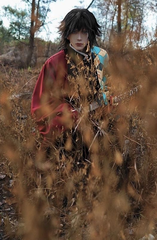 Bộ ảnh cosplay nhân vật Thủy Trụ Giyuu cực ngầu trong Kimetsu no Yaiba