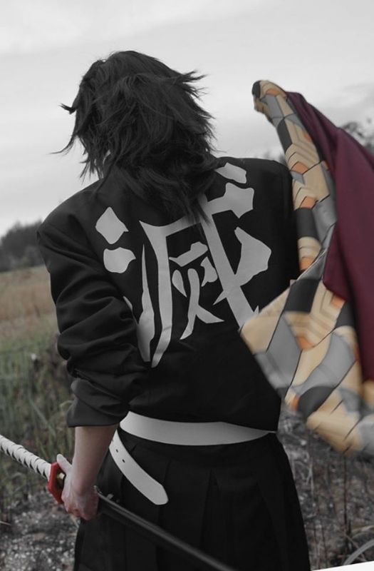 Bộ ảnh cosplay nhân vật Thủy Trụ Giyuu cực ngầu trong Kimetsu no Yaiba
