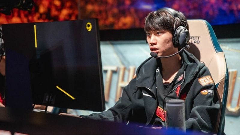 Doinb "phàn nàn" với kỹ năng lia cam của Faker