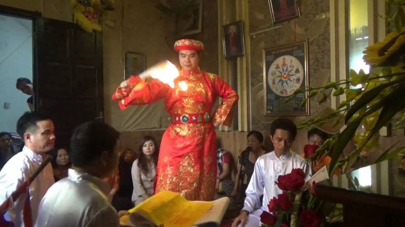 hầu đồng là gì