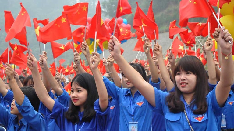 Bài tập kéo dây tập tay sau.