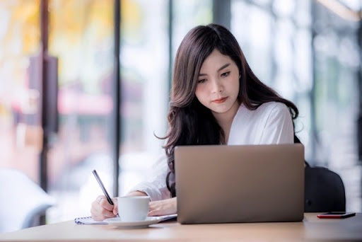 Goodgirl sợ người khác đánh giá về mình Good girl nghĩa là gì? Cách nhận biết Good girl & Bad girl chuẩn