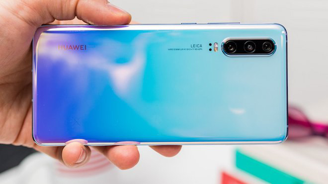 Những smartphone màu xanh thanh lịch, nổi bật cho năm mới - 3