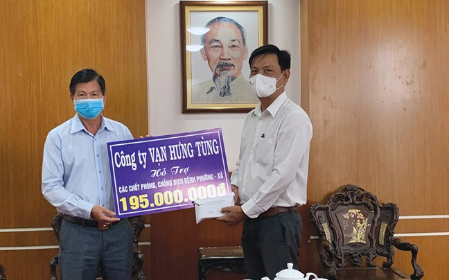Tình người trong mùa dịch
