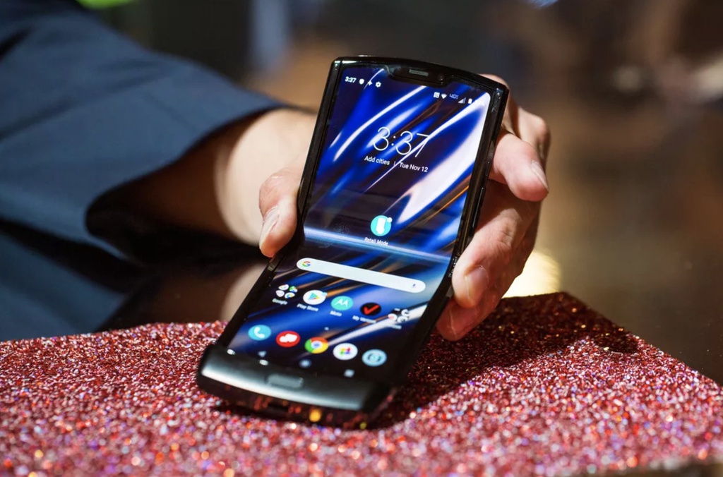 Galaxy Fold, Mi Mix Alpha cung loat smartphone dac biet nhat 2019 hinh anh 4 RAZR_4.jpg