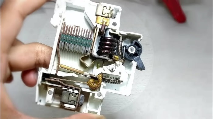 CB Là Gì, Aptomat Là Gì? Nguyên Lý Hoạt Động Và Cách Chọn Aptomat 