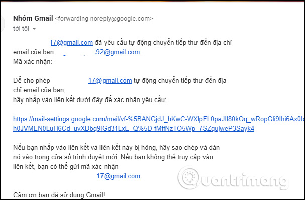 Hộp phấn được thiết kế đơn giản với dòng chữ logo “APRILSKIN” vàng nhạt nằm ở vị trí trung tâm phần nắp (ảnh: internet).