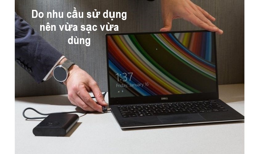 Vừa sạc vừa dùng laptop có ảnh hưởng đến tuổi thọ pin