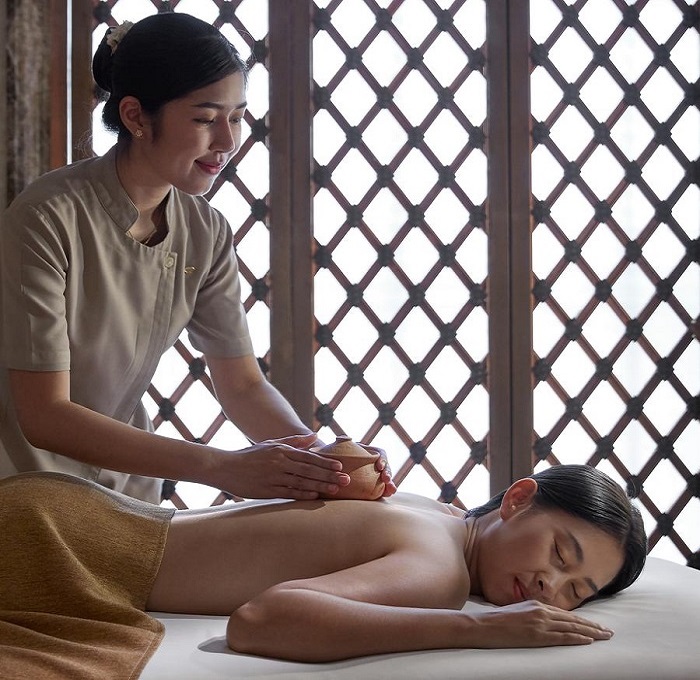 Sắc nâu và đỏ quyện vào nhau đã tạo nên sự tuyệt hảo cho A26, sắc son này dự đoán sẽ trở thành "best-seller" của version 5 bởi độ cực kỳ trendy của em này đó 