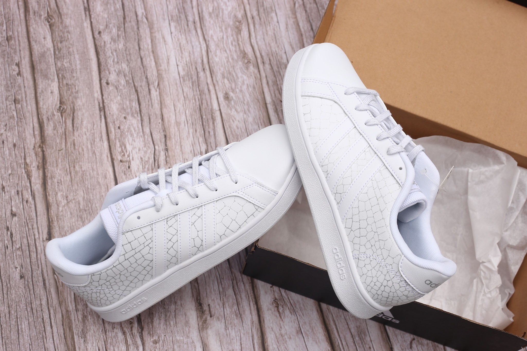 Sneaker là gì? Phân loại sneaker cho người mới gia nhập giới sneaker.