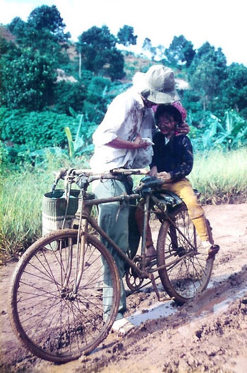 Hình ảnh cha mẹ vất vả ý nghĩa cảm động lay động hàng triệu trái tim bật khóc trong lễ vu lan - Thư viện hình ảnh đẹp