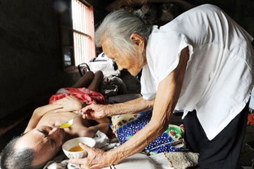 Hình ảnh cha mẹ vất vả ý nghĩa cảm động lay động hàng triệu trái tim bật khóc trong lễ vu lan - Thư viện hình ảnh đẹp