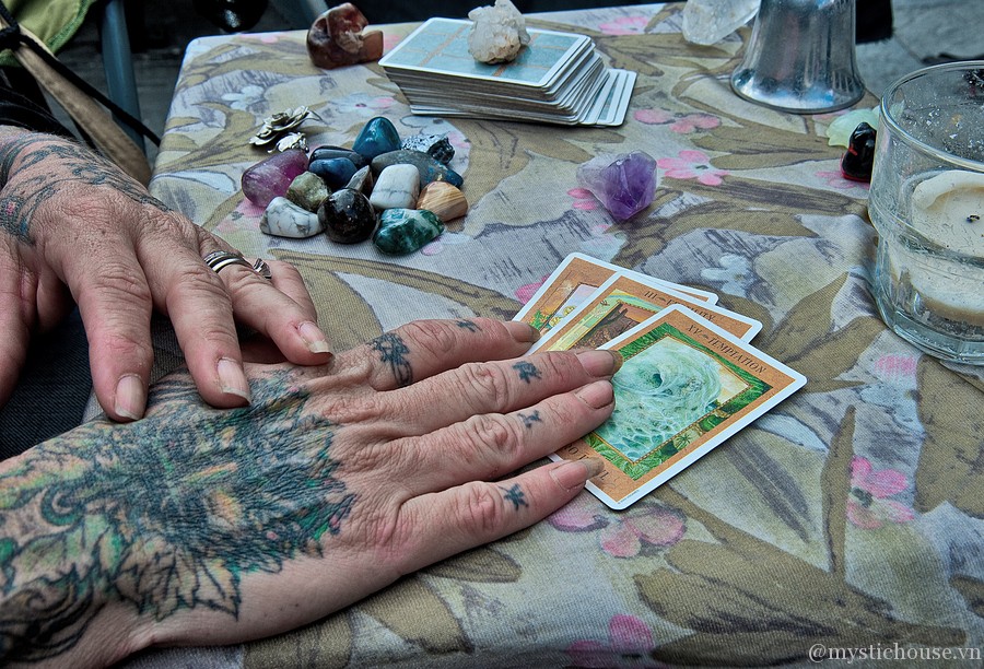 Bài Tarot là gì? - Nguồn gốc và các kiểu bài bói TAROT