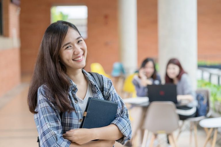 Khối D08 gồm những môn nào? Nên học ngành nào, trường nào khối D08