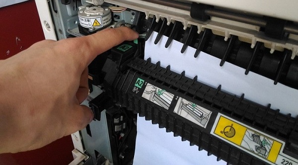 Máy In Báo Kẹt Giấy Nhưng Không Có Giấy Bên Trong