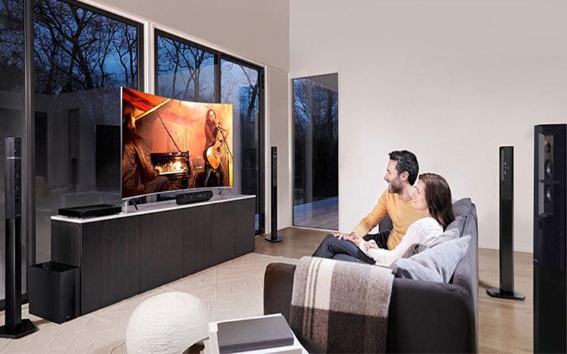 Khoảng cách và tư thế khi xem tivi đúng cách