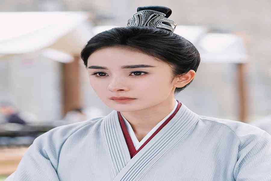 Cuốn sách ảnh Dệt Nên Triều Đại khá giày, cứng cáp, chất lượng chuẩn từ giấy đến bìa. (Ảnh: Vietnam Centre)