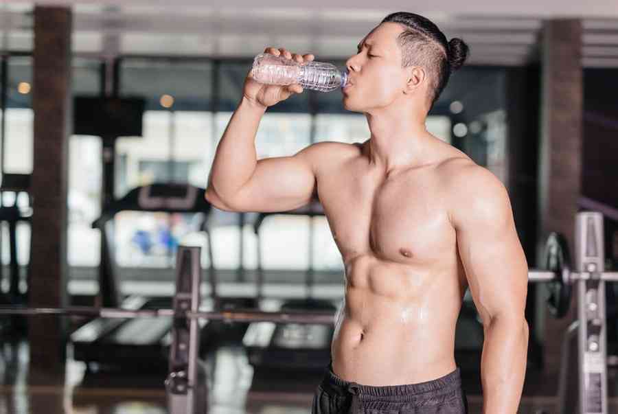 Diễn viên trẻ Lee Ji Hoon vào vai bạn học cũ của nữ chính Woo Do Hee (Ảnh: Internet)