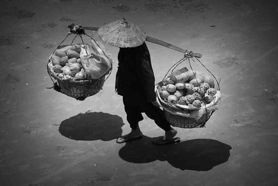 Hãy nhớ uốn xoăn những lọn tóc thả ra để trông vẻ ngoài của bạn thật dịu dàng. (Nguồn: Internet)