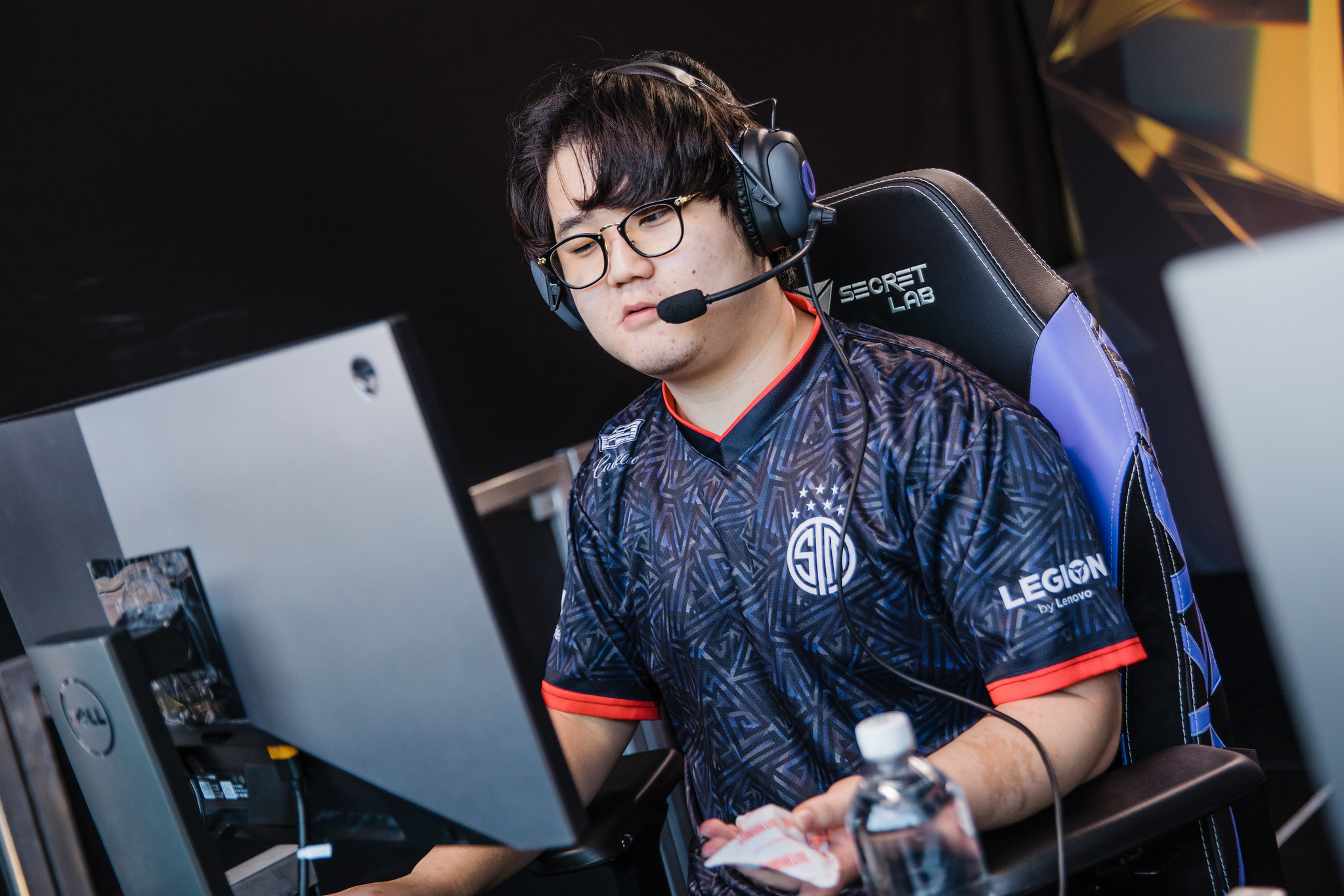 Huni rời TSM