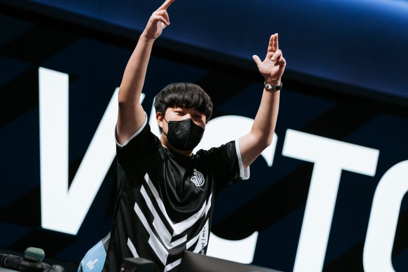 Huni rời TSM